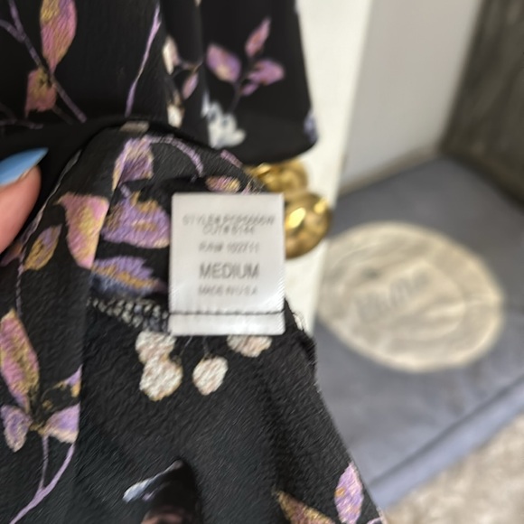 Gibson flowy blouse. size M. black with flowered design. - Picture 3 of 11